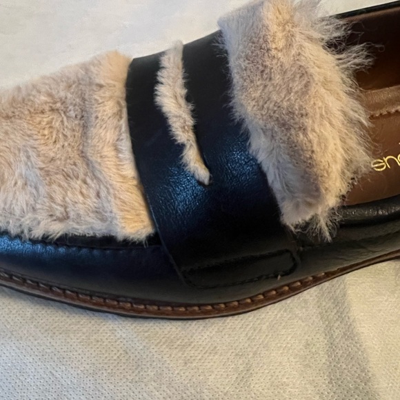 Andre Assous Black Leather “Porsha” Loafer topped with faux fur shearling - Picture 7 of 9